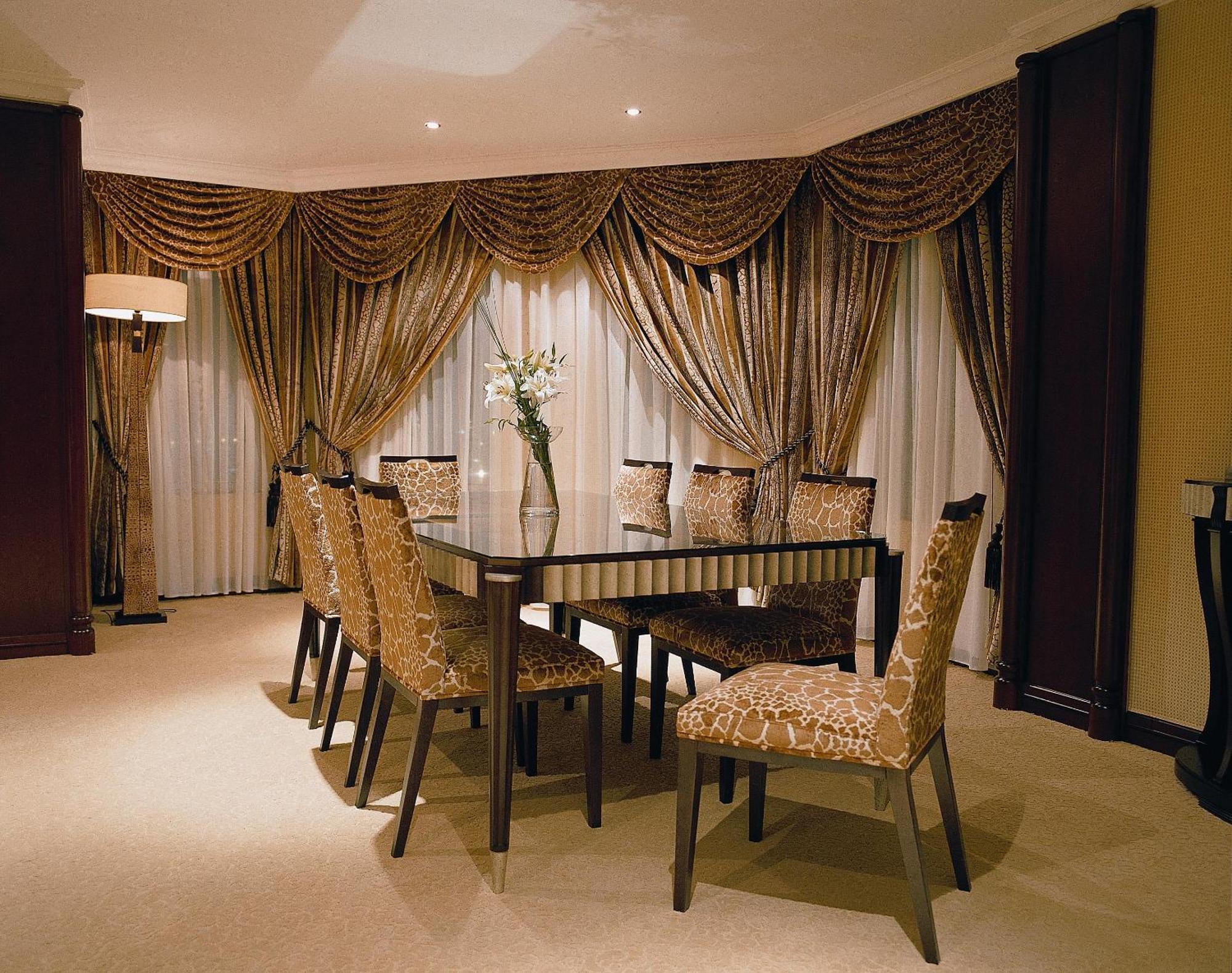 Grand Regency Doha, Trademark Collection By Wyndham Exterior photo A dining room