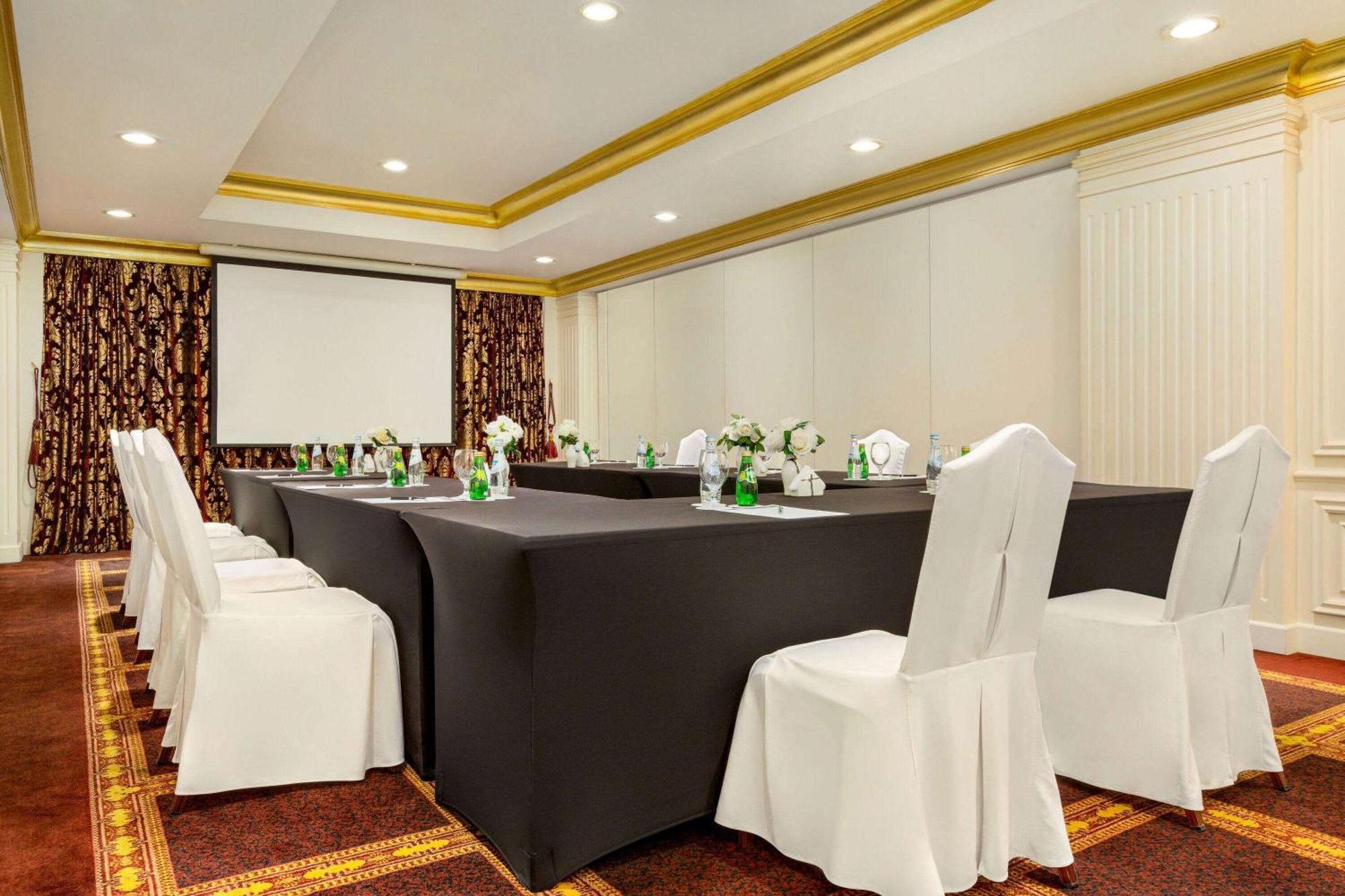 Grand Regency Doha, Trademark Collection By Wyndham Exterior photo Meeting room