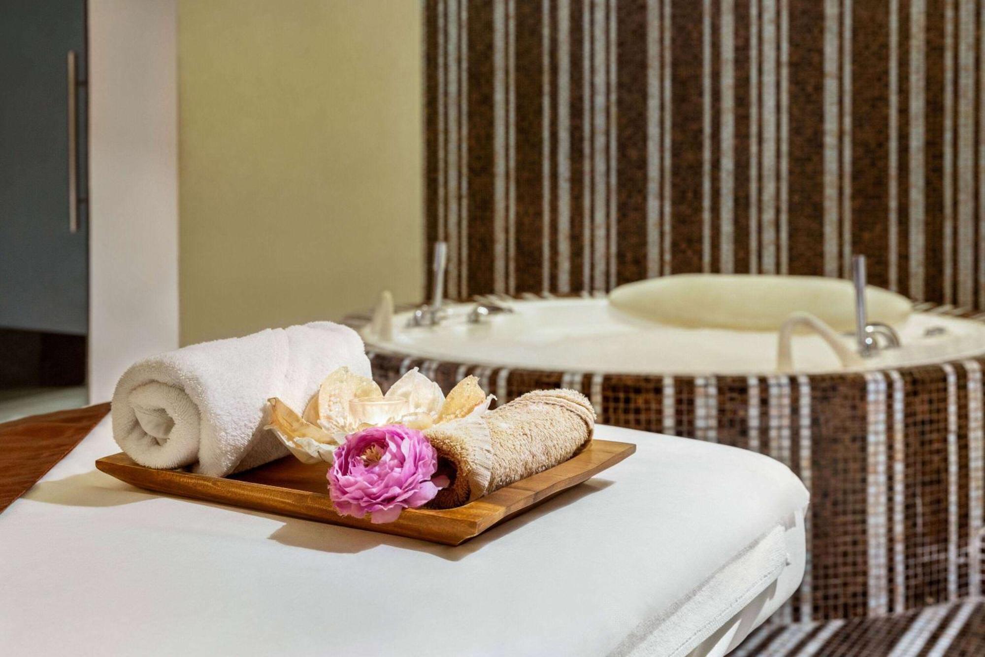 Grand Regency Doha, Trademark Collection By Wyndham Exterior photo Spa at the hotel