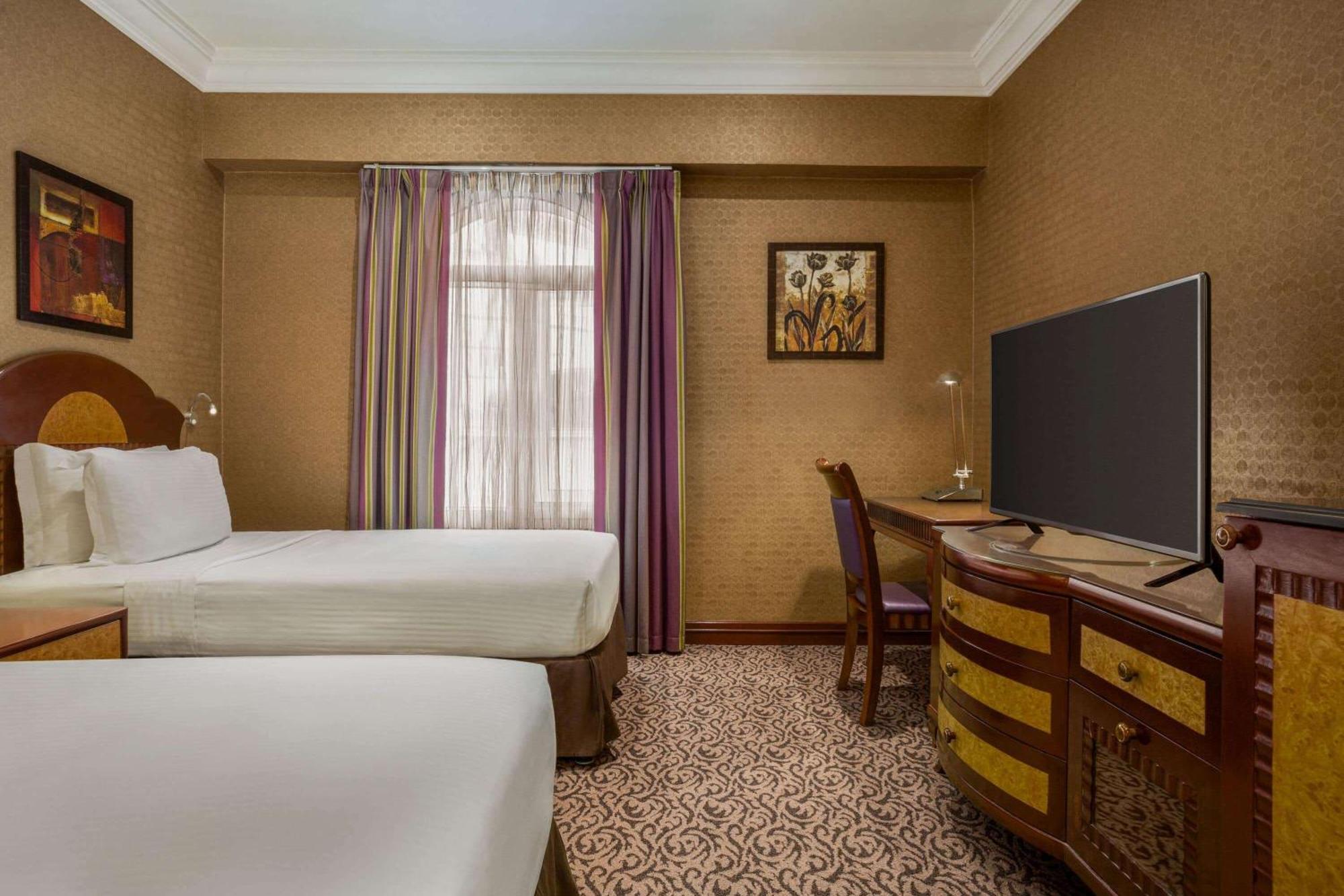 Grand Regency Doha, Trademark Collection By Wyndham Exterior photo A room at the Hilton London Paddington