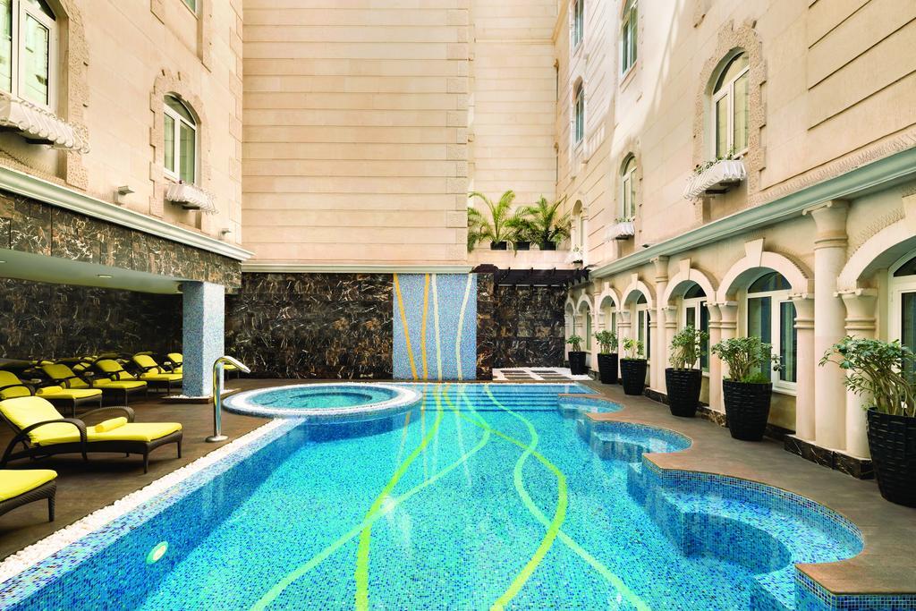 Grand Regency Doha, Trademark Collection By Wyndham Exterior photo The swimming pool at the hotel