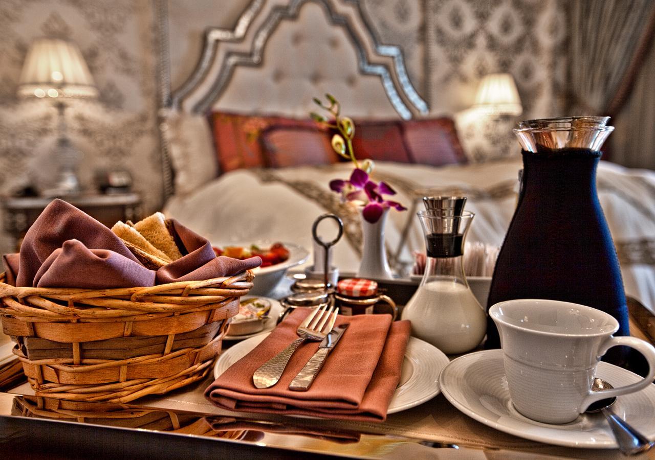 Grand Regency Doha, Trademark Collection By Wyndham Exterior photo Room service